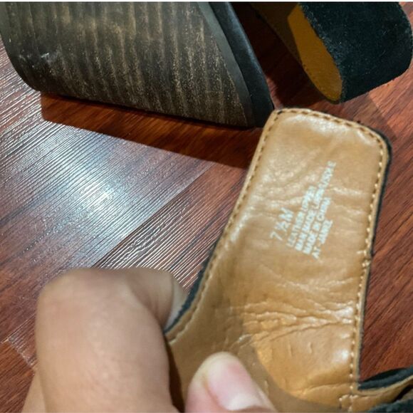 Arturo Chiang Janelle Black Suede Peep Toe Booties 7.5M Chunky Heel - Picture 7 of 14